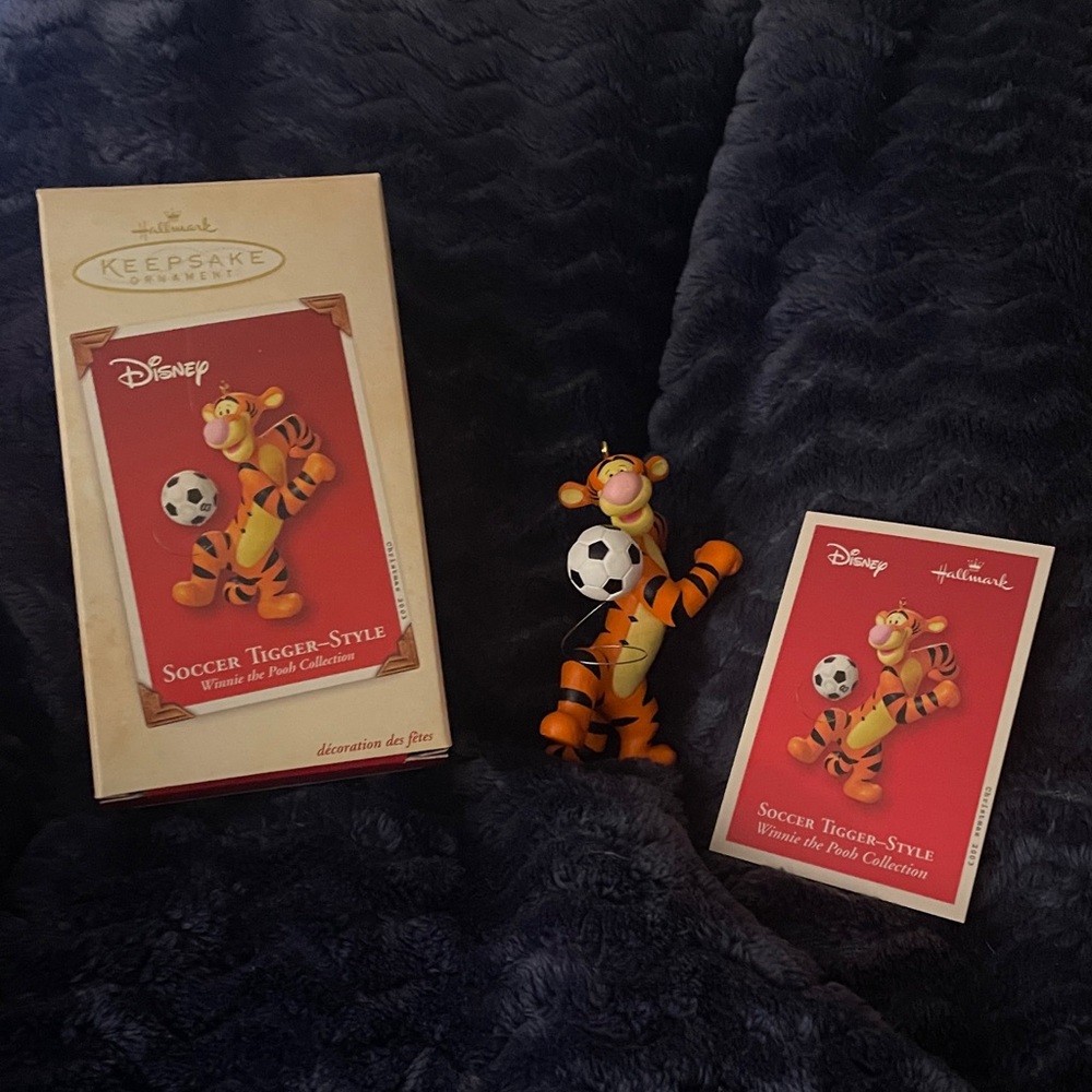 Hallmark Keepsake 2003 Soccer Tigger-Style Disney Ornament